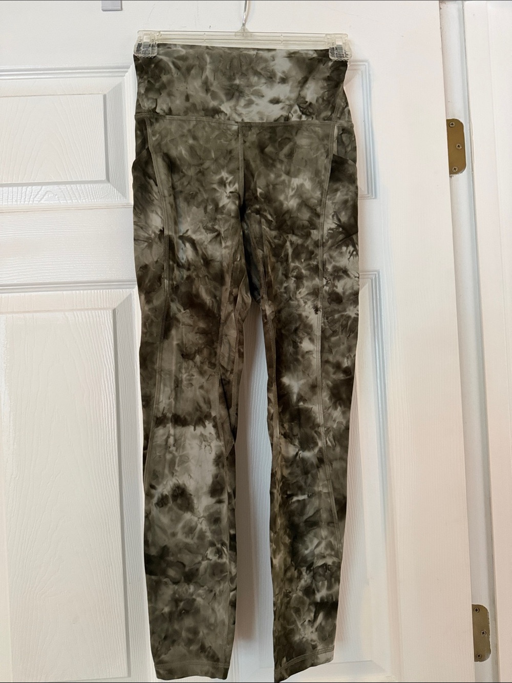 lululemon athletica green Tie-Dye Leggings size 4, 28”, high rise, HAS POCKETS